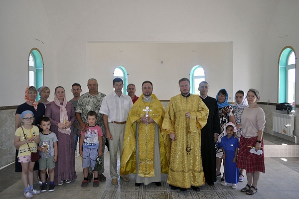 В строящемся храме в честь Святой Живоначальной Троицы в деревне Камайка был совершен водосвятный молебен