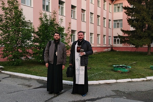 Священники посетили раненых участников СВО в военном госпитале Пензы