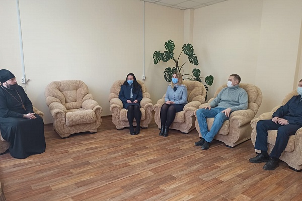  Протоиерей Антоний Шварёв встретился с сотрудниками Уголовно-исполнительной инспекции и осужденными без изоляции от общества