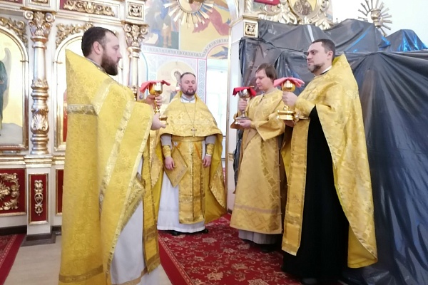 Богослужения в Неделю о мытаре и фарисее