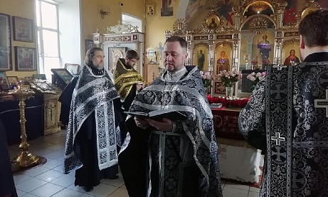 Протоиерей Александр Филиппов совершил утреню Великой Субботы с чином погребения