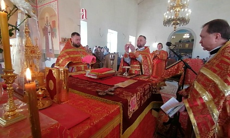 Богослужения в Неделю о расслабленном