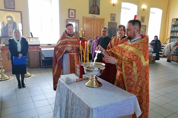  В пятницу  Светлой седмицы протоиерей Александр Филиппов совершил Божественную литургию