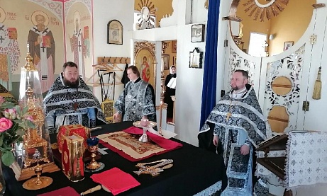 Протоиерей Александр Филиппов совершил Божественную Литургию Преждеосвященных Даров