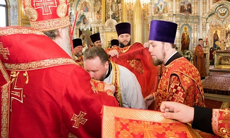 Митрополит Серафим наградил Иерея Сергия Карасёва богослужебно-иерархической наградой   