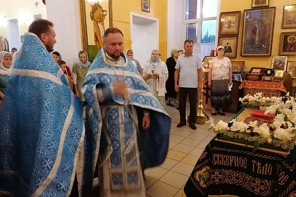 Всенощное бдение с чином Погребения Плащаницы Пресвятой Богородицы