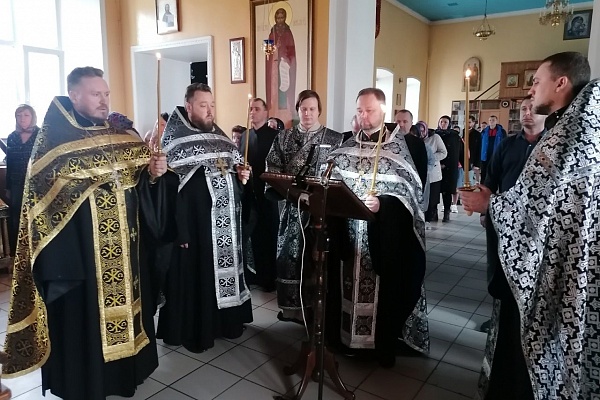 Протоиерей Александр Филиппов совершил утреню с чтением Великого канона преподобного Андрея Критского