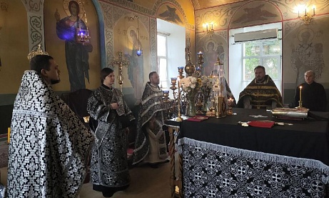 В Великую Среду протоиерей Александр Филиппов совершил Божественную Литургию Преждеосвященных Даров