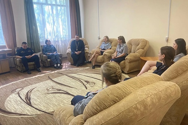 Протоиерей Антоний Шварев провел беседу с сотрудниками уголовно-исполнительной инспекции