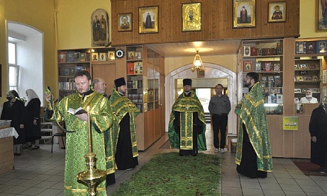 Всенощное бдение в канун праздника Троицы