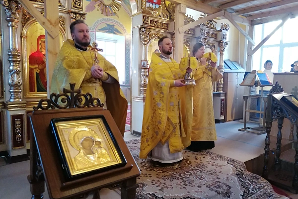 Протоиерей Александр Филиппов совершил литургию в день пророка Наума