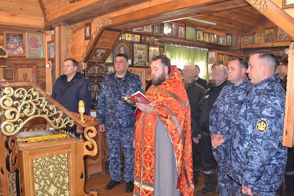 Протоиерей Антоний Шварёв совершил Пасхальное богослужение в ИК-7