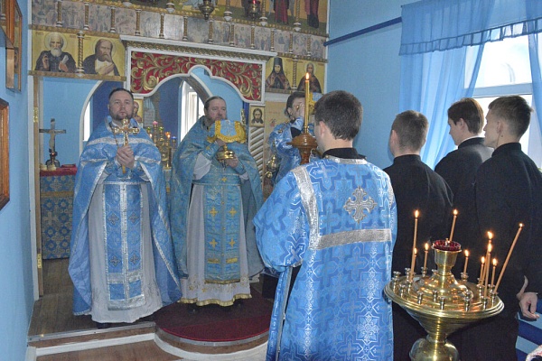 Протоиерей Александр Филиппов  совершил литургия в храме при исправительной колонии №5
