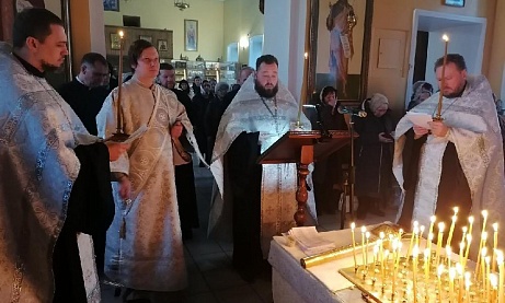Вечернее богослужение в канун Вселенской родительской субботы
