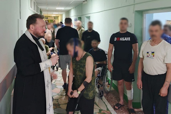 Священники посетили раненых участников СВО в военном госпитале Пензы