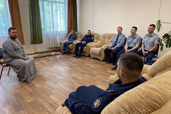 Протоиерей Антоний Шварёв провел духовную беседу с сотрудниками уголовно-исполнительной инспекции 