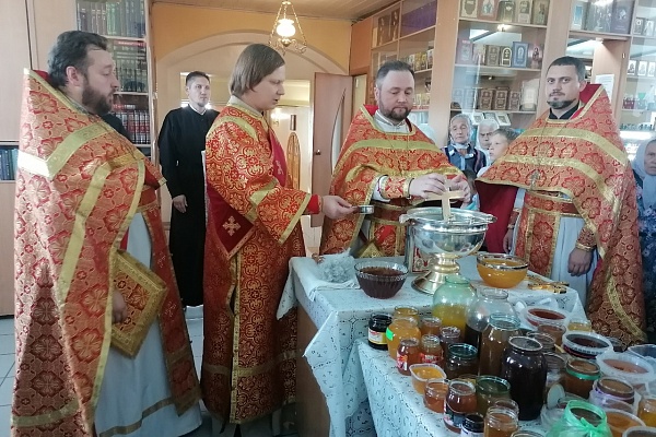 Празднование Происхождение Честных Древ Животворящего Креста Господня