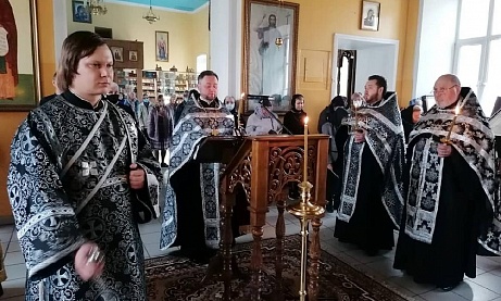  Протоиерей Александр Филиппов совершил вечерню с чином Пассии