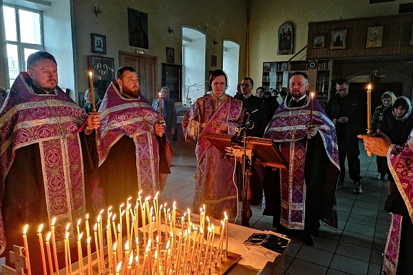 Вечернее богослужение в канун родительской субботы