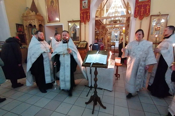 Вечернее богослужение в канун Вселенской родительской субботы