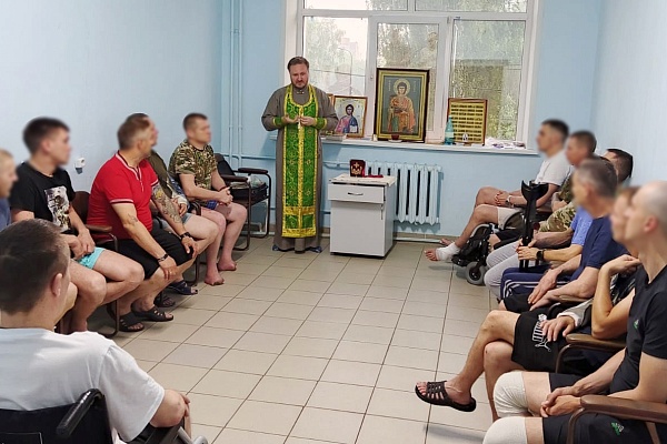 Священники посетили раненых участников СВО в военном госпитале Пензы
