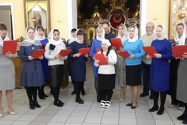 Народный хор исполнил песню о святителе Николае