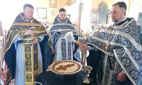 Протоиерей Александр Филиппов совершил Божественную Литургию Преждеосвященных Даров