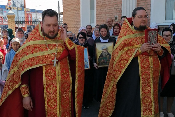 Богослужения в Неделю святых жен-мироносиц