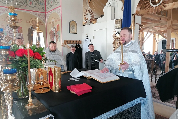 В Великую Субботу протоиерей Александр Филиппов совершил Литургию святителя Василия Великого