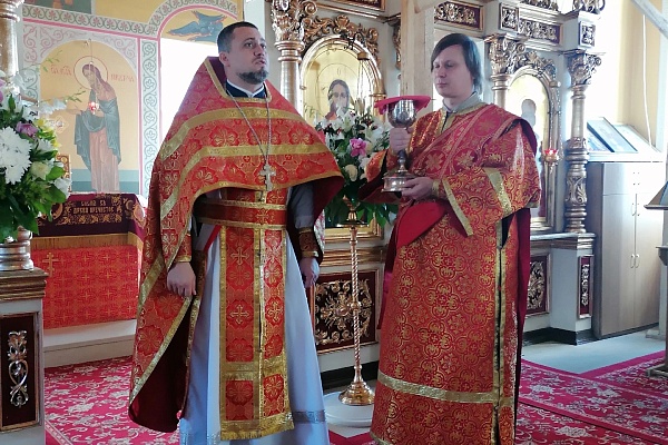 В четверг Светлой седмицы иерей Владимир Журавлев совершил Божественную литургию