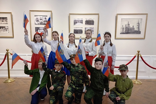 Воспитанники воскресной школы "Азбука веры" поздравили россиян с днём Собора Пензенских святых и с  Днём России