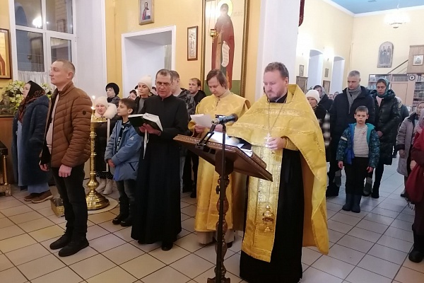 Иерей Сергий Карасёв совершил Новогодний молебен