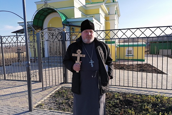 В строящемся храме в честь Святой Живоначальной Троицы в деревне Камайка был совершен водосвятный молебен