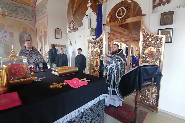 Протоиерей Антоний Шварёв совершил Божественную Литургию Преждеосвященных Даров