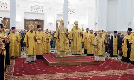 В канун дня памяти святителя Иннокентия Пензенского протоиерей Александр Филиппов сослужил митрополиту Серафиму и архипастырям из соседних регионов за всенощным бдением в Спасском соборе