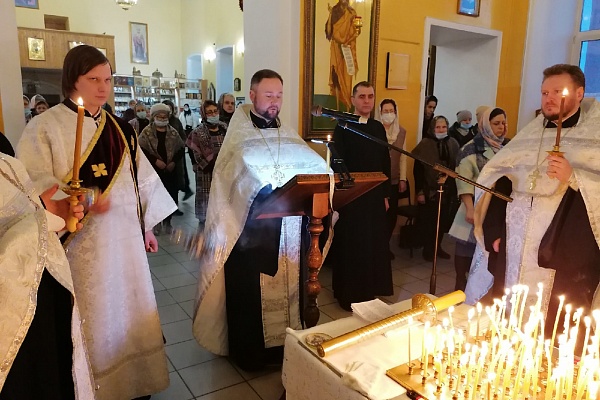 Вечернее богослужение в канун Вселенской родительской субботы