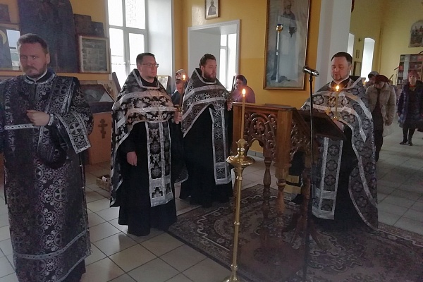 Протоиерей Александр Филиппов совершил чинопоследование Пассии