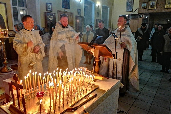 Вечернее богослужение в канун Димитриевской родительской субботы