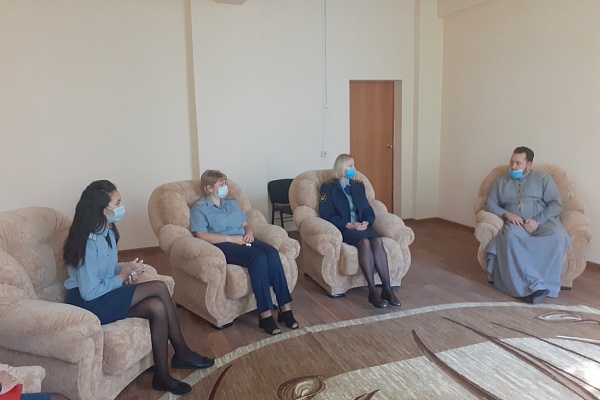 Протоиерей Антоний Шварёв встретился с  сотрудниками Уголовно-исполнительной инспекции и  осужденными без изоляции от общества 