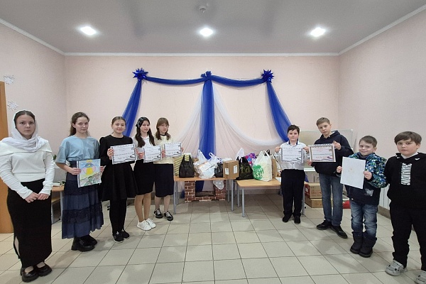 Дети из воскресной школы Никольского храма участвовали во Всероссийской акции"Письмо и посылка солдату"