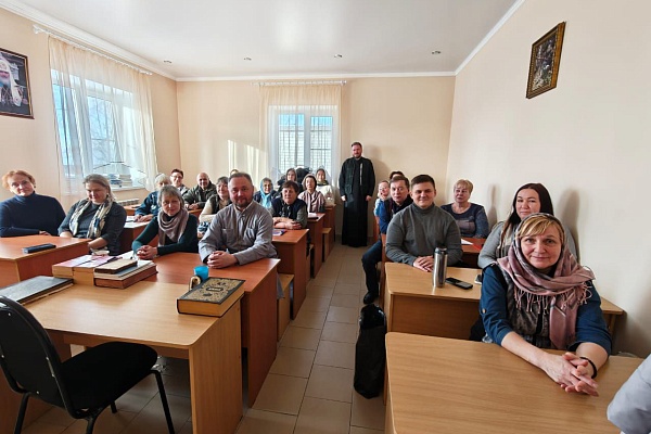 Занятия в "Библейском обществе Никольского храма"