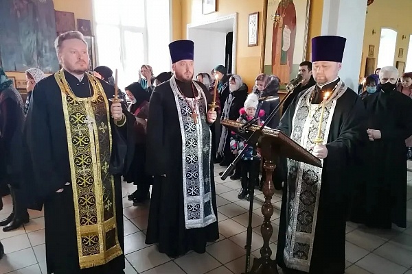 Протоиерей Александр Филиппов совершил повечерие с чтением Великого канона преподобного Андрея Критского