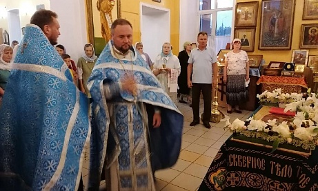 Всенощное бдение с чином Погребения Плащаницы Пресвятой Богородицы