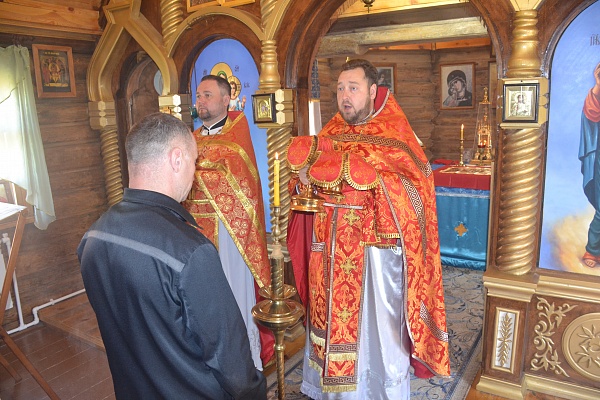 Протоиерей Антоний Шварёв совершил Божественную литургию в ИК-7
