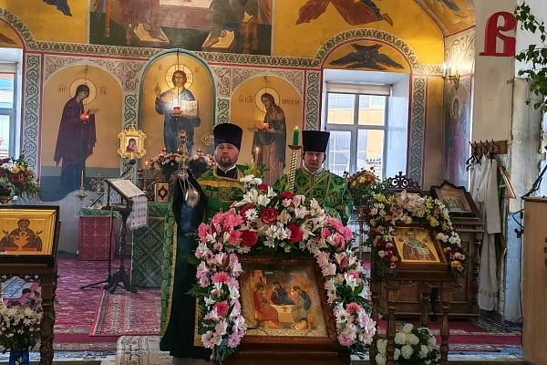 Всенощное бдение в канун праздника Троицы