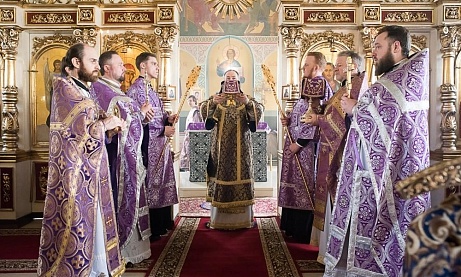 В Неделю Крестопоклонную митрополит Серафим совершил литургию в нашем храме