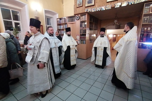 Всенощное бдение в канун праздника Рождества Христова