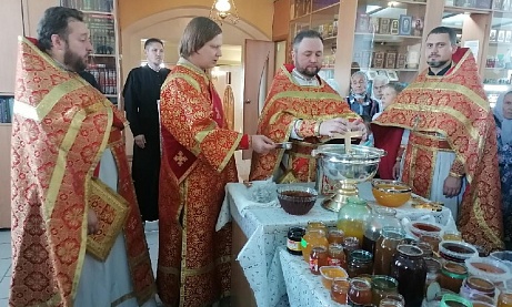 Празднование Происхождение Честных Древ Животворящего Креста Господня