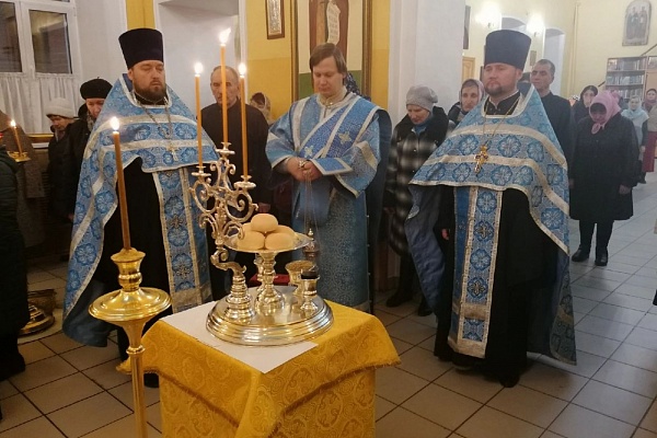 Всенощное бдение в канун празднования Казанской иконе Божией Матери