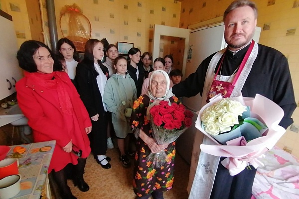 Иерей Сергий Карасёв с делегацией Никольского храма г.Пензы посетили ветерана войны